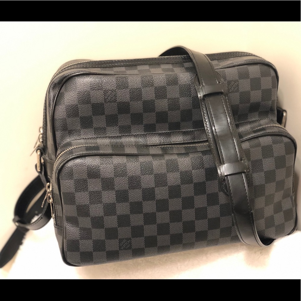 Louis Vuitton Leoh Damier Graphite Messenger Bag